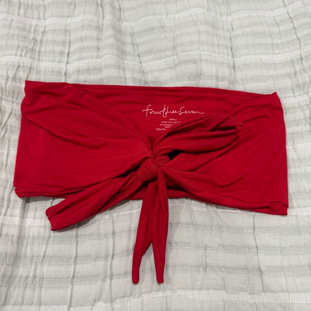 437 Leo bikini red top